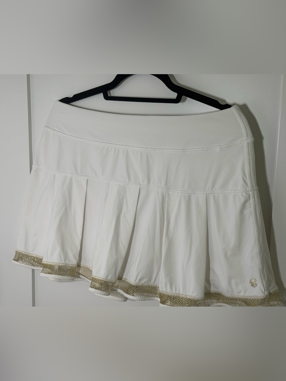 Lilly Pulitzer white pleated Tennis Skirt with gold mesh trim. Size L